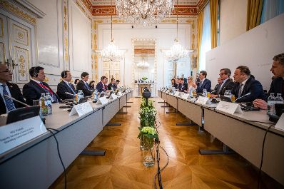 Am 21. Mai 2019 empfing Bundeskanzler Sebastian Kurz den chinesischen Parlamentspr&auml;sidenten Li Zhanshu zu einem Gespr&auml;ch.