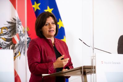 Am 18. September 2020 fand ein Pressestatement zu den Ma&szlig;nahmen gegen die Krise im Bundeskanzleramt statt. Im Bild AK-Pr&auml;sidentin Renate Anderl.