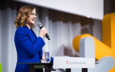 Am 28. Mai 2025 &uuml;berreichte Bundesministerin Claudia Plakolm (im Bild) den Europa-Staatspreis 2025 in verschiedenen Kategorien.
