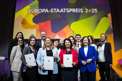 Am 28. Mai 2025 &uuml;berreichte Bundesministerin Claudia Plakolm den Europa-Staatspreis 2025 in verschiedenen Kategorien.